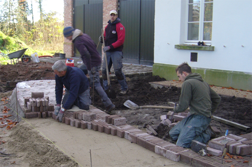 vacature team tuinaanleg aan het werk