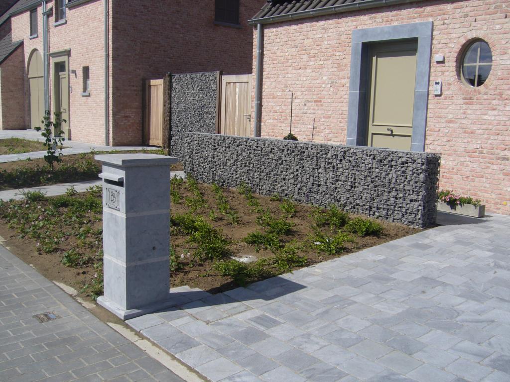 <a href="/node/470">voortuin met schanskorven</a>