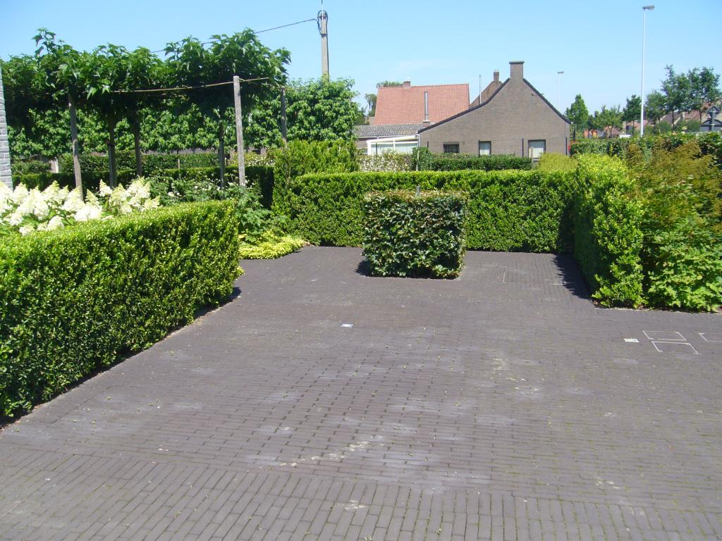 <a href="/node/413">Parkeerplaats in kleiklinker</a>