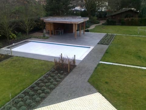 zwembad met poolhouse