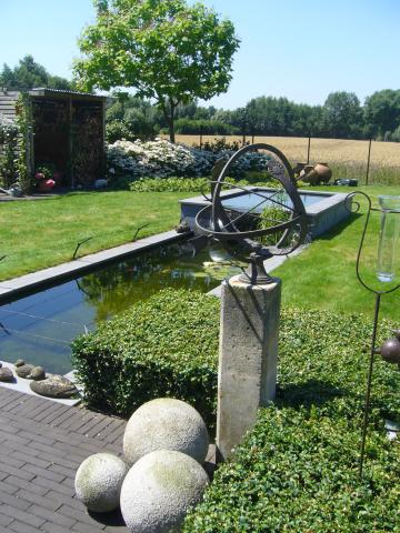 zonnewijzer, landelijke tuin vijver 